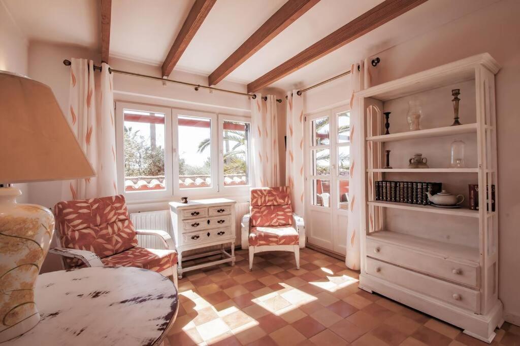 Large 4 Bed With Own Garden, Pool & Hot Tub