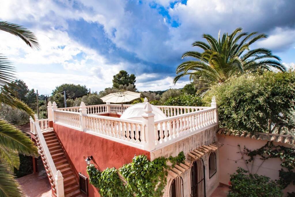 Large 4 Bed With Own Garden, Pool & Hot Tub Villa *