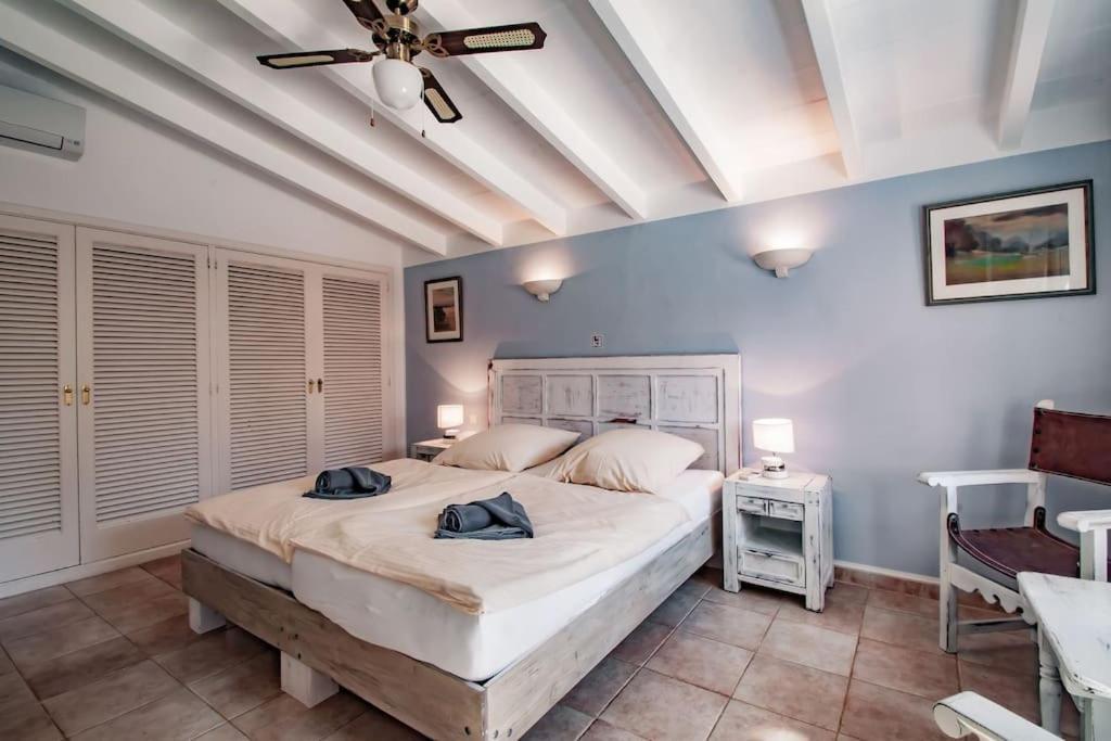 Large 4 Bed With Own Garden, Pool & Hot Tub Cala Murada (Mallorca)
