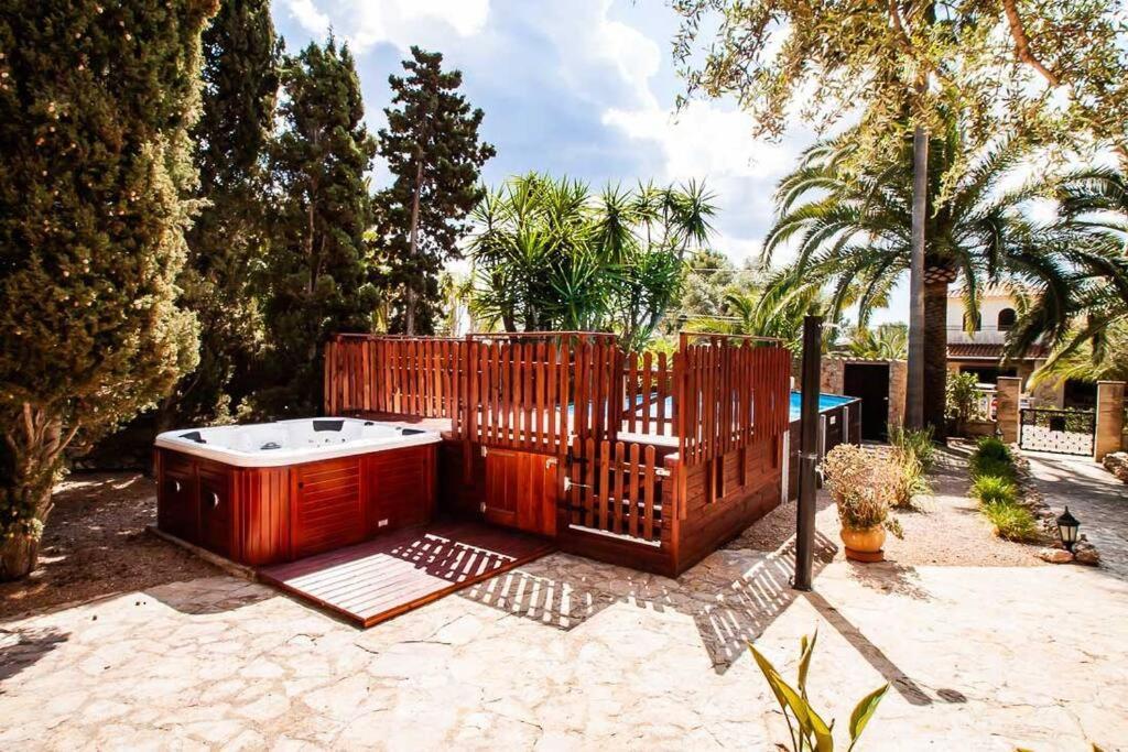 Large 4 Bed With Own Garden, Pool & Hot Tub Cala Murada (Mallorca)