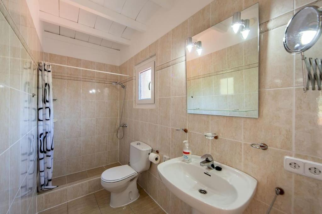 Large 4 Bed With Own Garden, Pool & Hot Tub Cala Murada (Mallorca)